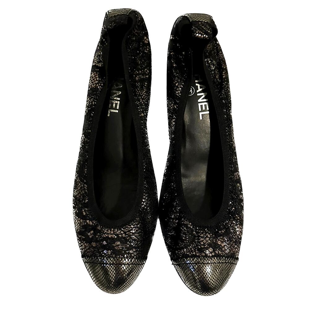 CHANEL Black Gold Metallic Cap Toe Stretchy Block Heel Pumps IT 40 - Picture 4 of 16
